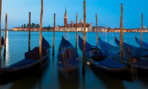 moving-gondolas-venice-waterfront-san-giorgio-maggiore-background-pf11iww9lvgc7iw5njdnytohdcb1px488b2grxxk1k-min